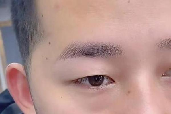 八字眉好看吗
