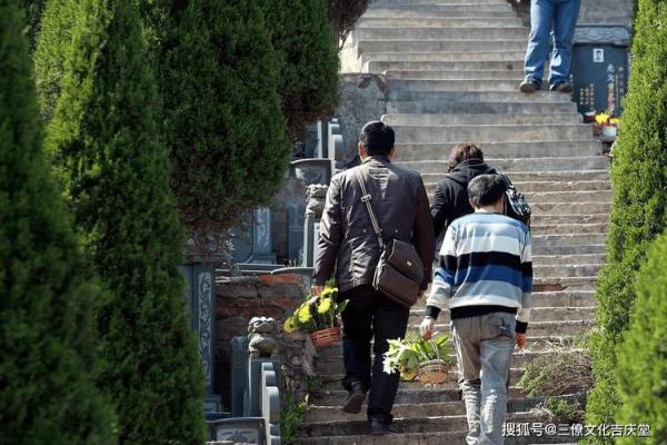 风水祭拜父母要哪些供品纸钱蜡烛祈求平安